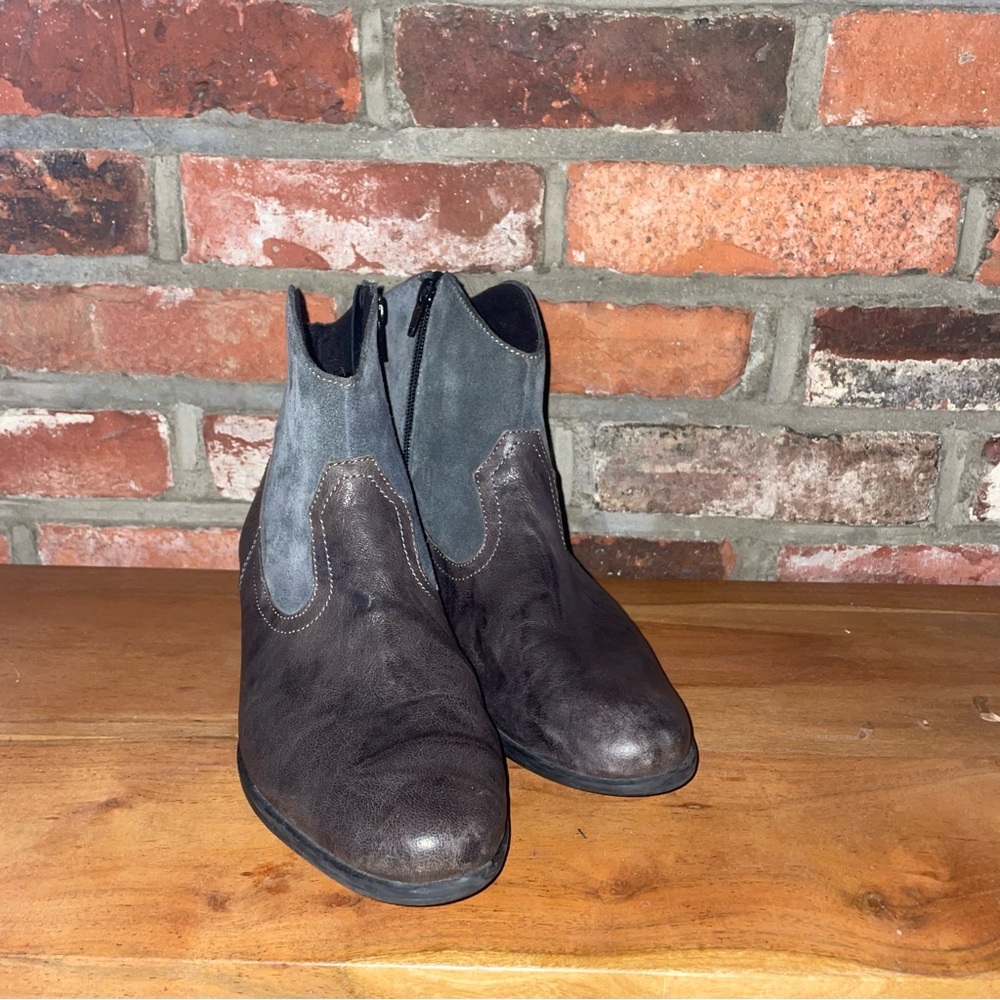 MUNRO BOOTIES WESTERN STLYE GREY